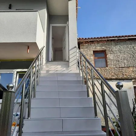 بيت ضيافة Visi's Lini